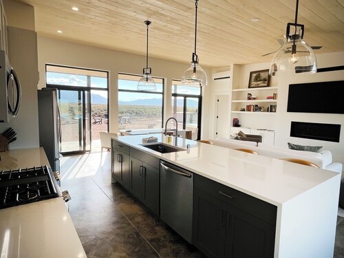 Casa de Luz - Privacy and views beyond belief with hot tub and Sauna