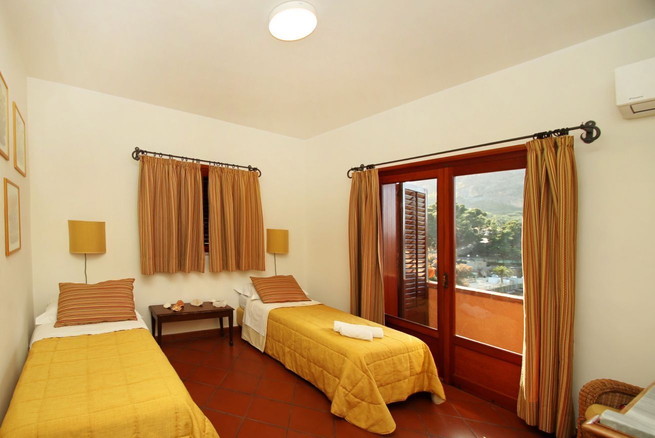 4 Schlafzimmer, Zimmersafe, Bügeleisen/Bügelbrett, Reisekinderbett