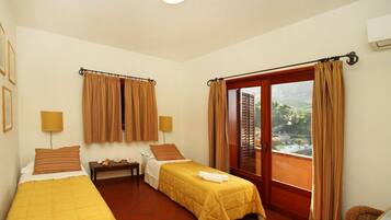 4 Schlafzimmer, Zimmersafe, Bügeleisen/Bügelbrett, Reisekinderbett