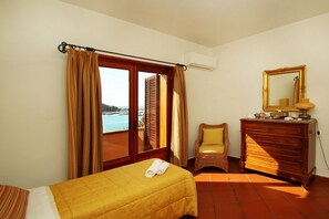 4 slaapkamers, een kluis op de kamer, een strijkplank/strijkijzer