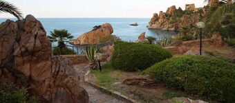 Villa Faraglioni is an exclusive residence immersed in a truly unique natural setting, suspended between sky and sea. Perched on a cliff overlooking the coves of Cefalù, the villa guarantees total privacy and direct access to its own private beach.We ar