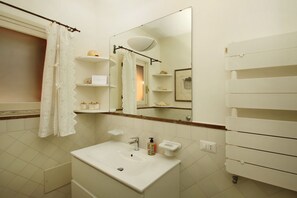 Unclassified image, 5 of 49, button