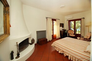 Unclassified image, 4 of 49, button