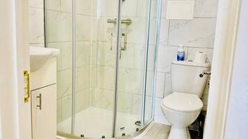 Bruser, hårtørrer, håndklæder, Sæbe