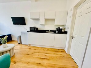 Interior - Elegant Studio Retreat – Golders Green 3 (London)
