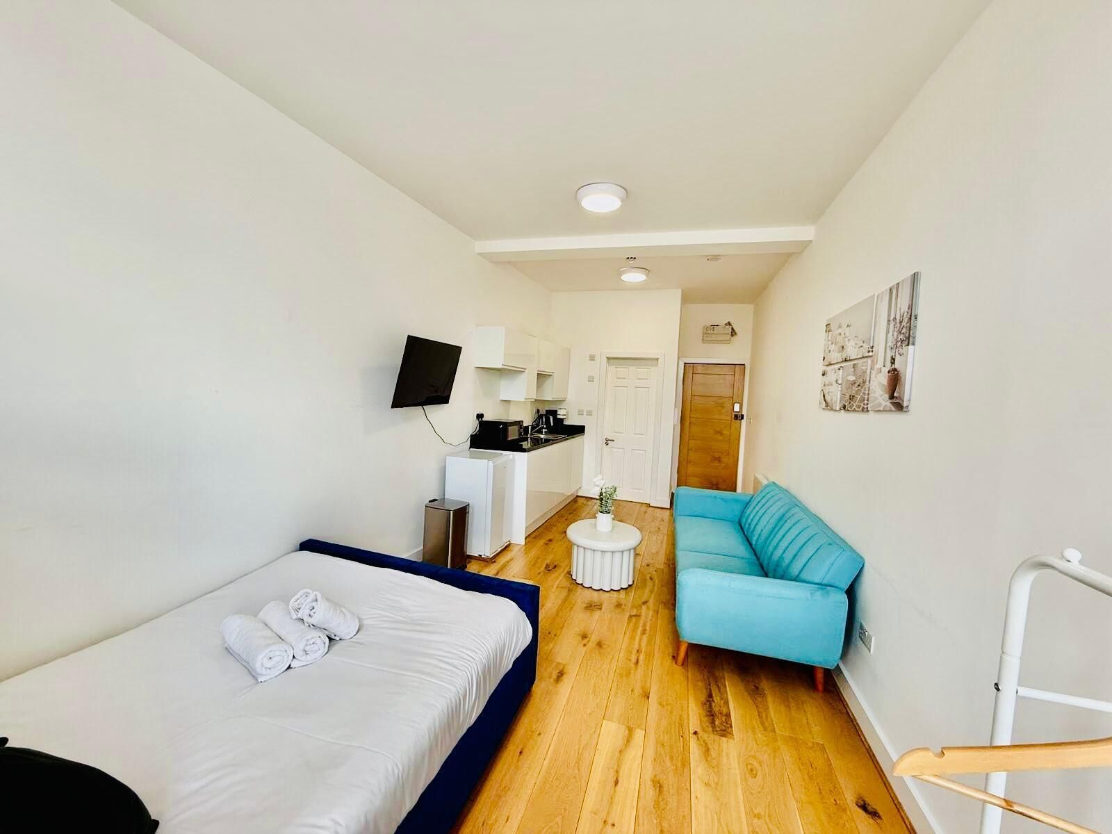 Iron/ironing board, Internet, bed sheets