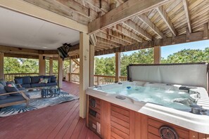 Outdoor spa tub - Sea Pride: Pool | Hot Tub | TIki Bar | Volleyball (Corolla)