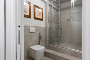 Shower, bidet, towels, toilet paper - Santa Croce Loft - Florence (Firenze)