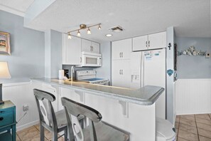 Fridge, microwave, oven, stovetop - 🐬GS Plantation Resort Conference Center 1254 | Resort Amenities+Walk to Beach (Gulf Shores)
