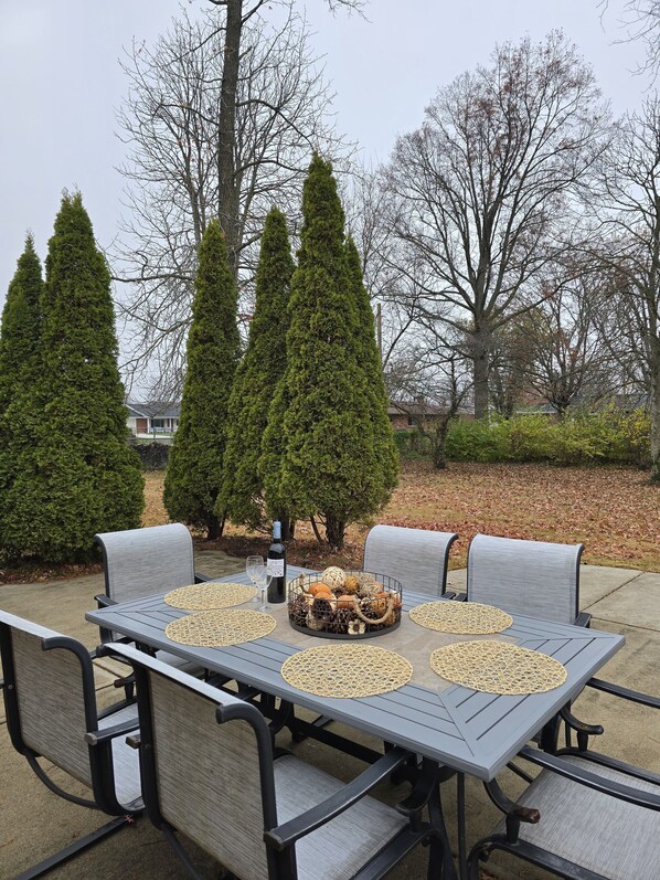 屋外ダイニングエリア