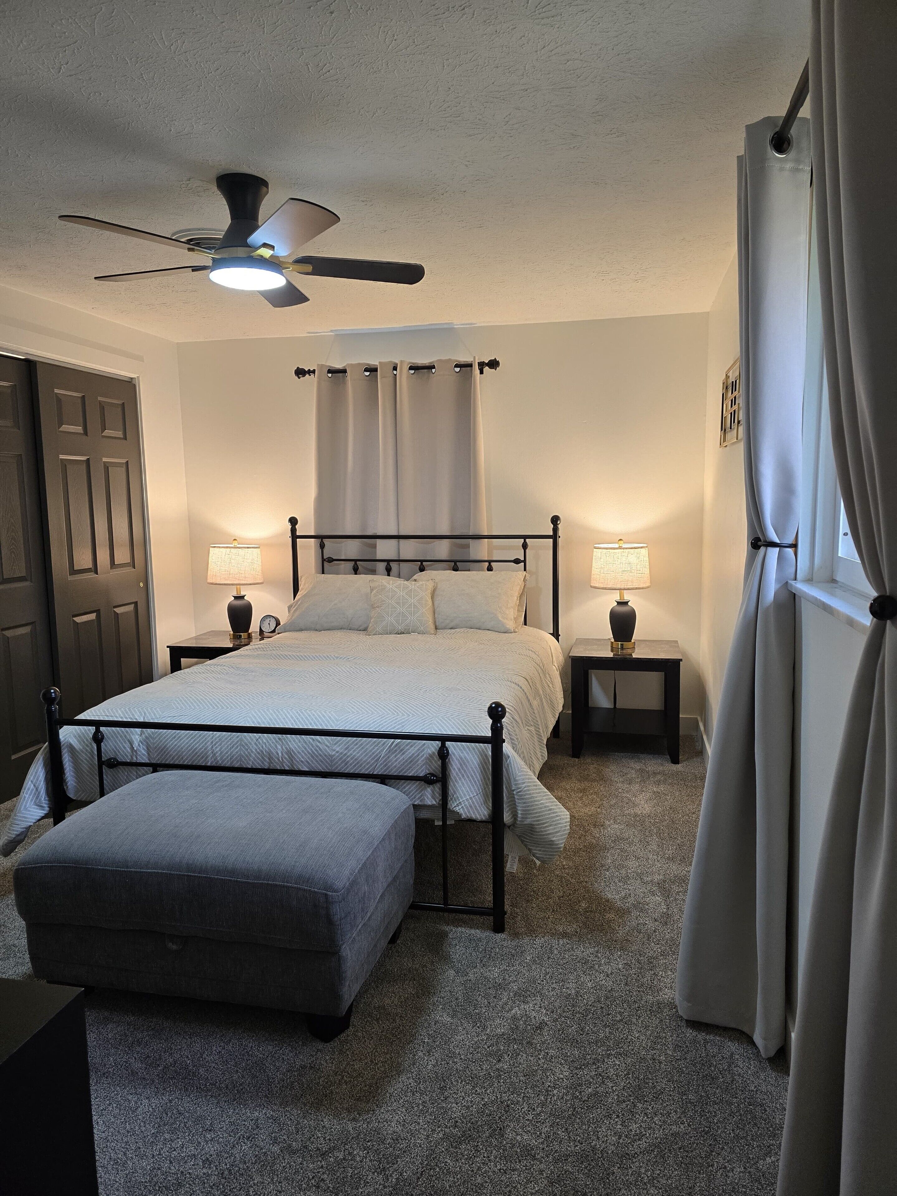 Schreibtisch, Bügeleisen/Bügelbrett, kostenloses WLAN, Bettwäsche