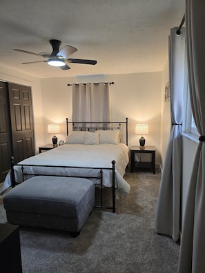 Schreibtisch, Bügeleisen/Bügelbrett, kostenloses WLAN, Bettwäsche