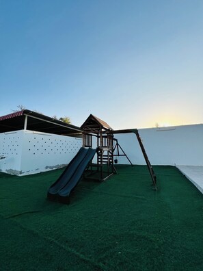 Children's area - 3BHK PREMIUM- PRIVATE HOLIDAY HOME IN BEAUTIFUL RAS AL KHAIMAH WITH GARDEN VIEW (Ras Al-Khaimah)