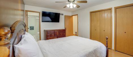 Desk, iron/ironing board, internet, bed sheets