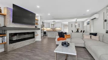 Smart TV, fireplace, video games, table tennis