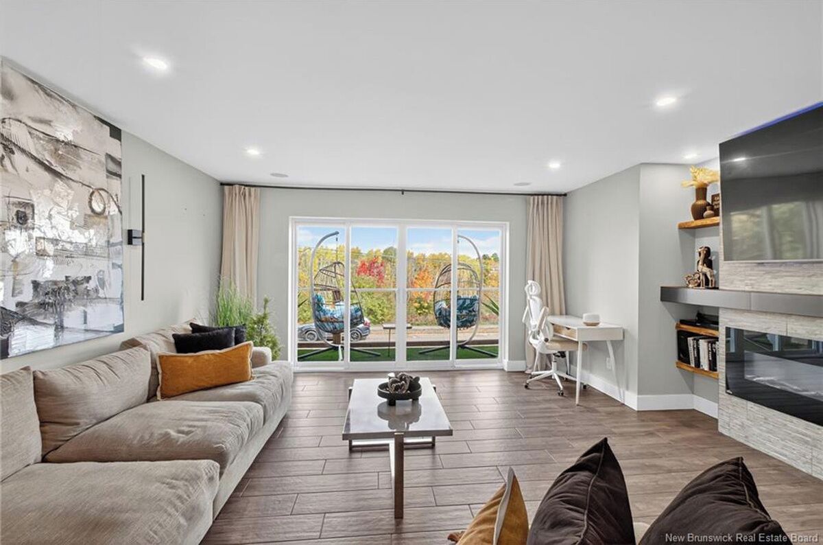 Smart TV, fireplace, video games, table tennis