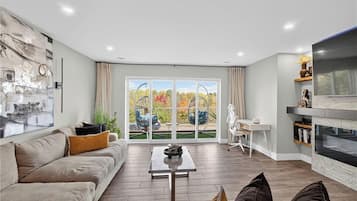 Smart TV, fireplace, video games, table tennis