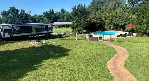 Indian Creek Farms Poolside Camper