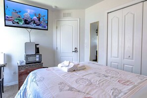 1 habitación, tabla de planchar con plancha, wifi y ropa de cama 