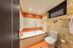Shower, hair dryer, towels - Impeccable 3-bed Villa in Anafonitria (Zakynthos)