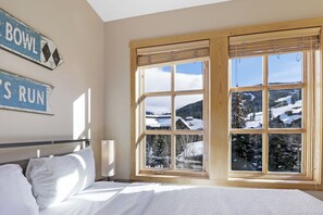 2 bedrooms, iron/ironing board, free WiFi, bed sheets - Mondern Passage Point Condo with Great views PP308 (Copper Mountain)