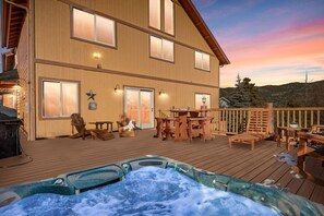 Outdoor dining - Hawk Ridge Chalet in Big Bear Lake (Big Bear Lake)