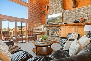 TV, fireplace, stereo - Hawk Ridge Chalet in Big Bear Lake (Big Bear Lake)