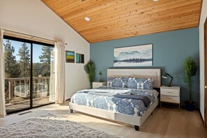 5 bedrooms, iron/ironing board, WiFi, bed sheets - Solstice Shores Chalet, Hot Tub and Lake Views (Fawnskin)