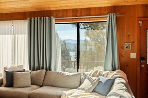 TV, fireplace, ping pong - Solstice Shores Chalet, Hot Tub and Lake Views (Fawnskin)