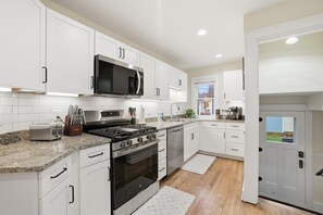 Microwave, oven, stovetop, dishwasher - Firefly Cottage: Updated 4-bedroom, 2-bathroom house in Wauwatosa WI (Wauwatosa)