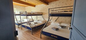 Room - Birthdays, Holidays, Team Building, Group Rentals 1h Toulouse (Puymaurin)