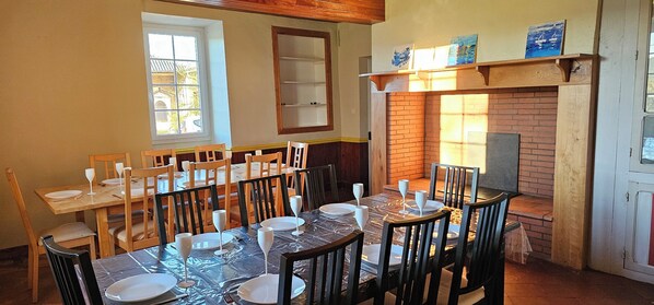 Dining - Birthdays, Holidays, Team Building, Group Rentals 1h Toulouse (Puymaurin)