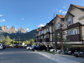 Exterior - Cozy Top-Floor Getaway with Rocky Mountain Views (Canmore)