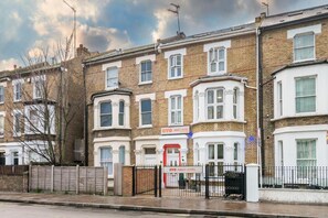 Front of property - Abbey Hotel Shepherd's Bush (London)