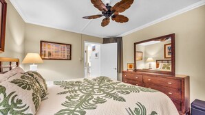 Iron/ironing board, free WiFi, bed sheets - Across of Beach - Gorgeous 4th floor upgraded condo (Kihei)
