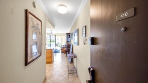 Interior - Across of Beach - Gorgeous 4th floor upgraded condo (Kihei)