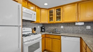 Coffee/tea maker, fridge, microwave, oven - Across of Beach - Gorgeous 4th floor upgraded condo (Kihei)