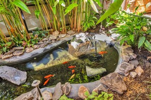 Property grounds - Incredible Oceanfront Views - 6th Floor Retreat (Lahaina)