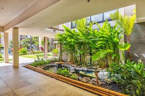 Valley Isle - Incredible Oceanfront Views - 6th Floor Retreat (Lahaina)