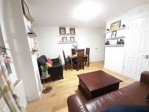 Living area - Room 1 in Camden Parkway (London)