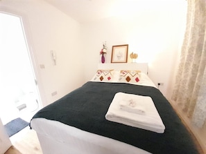 Iron/ironing board, WiFi, bed sheets - Room 1 in Camden Parkway (London)