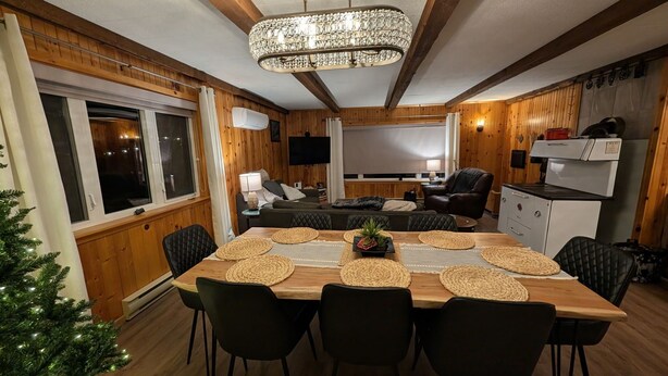 Unclassified image, 1 of 49, button - Spacious Luxe-Lodge 5br Lakefront (Greenfield)