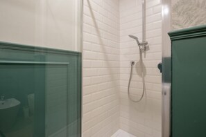 Shower, bidet, towels, toilet paper - Casa Jagua' - Florence  (Florence)