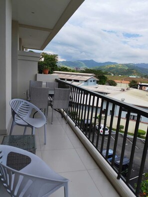 Outdoor dining - Gorgeous 3BR Condo w/ Resort Pool in lovely Jaco (Jaco)