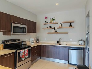 Private kitchen - Gorgeous 3BR Condo w/ Resort Pool in lovely Jaco (Jaco)