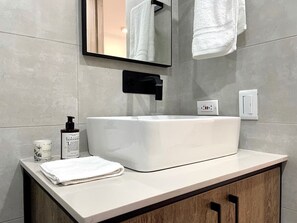 Towels, soap, toilet paper - Wonderful 2-bedroom apartment in Medellín perfect for your stay (Medellín)