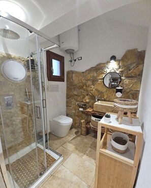 Dusche, Haartrockner, Bidet, Handtücher