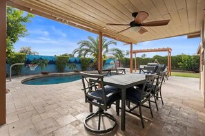 Outdoor dining - Chandler Southwest Gem w/Private Backyard Retreat! (Chandler)