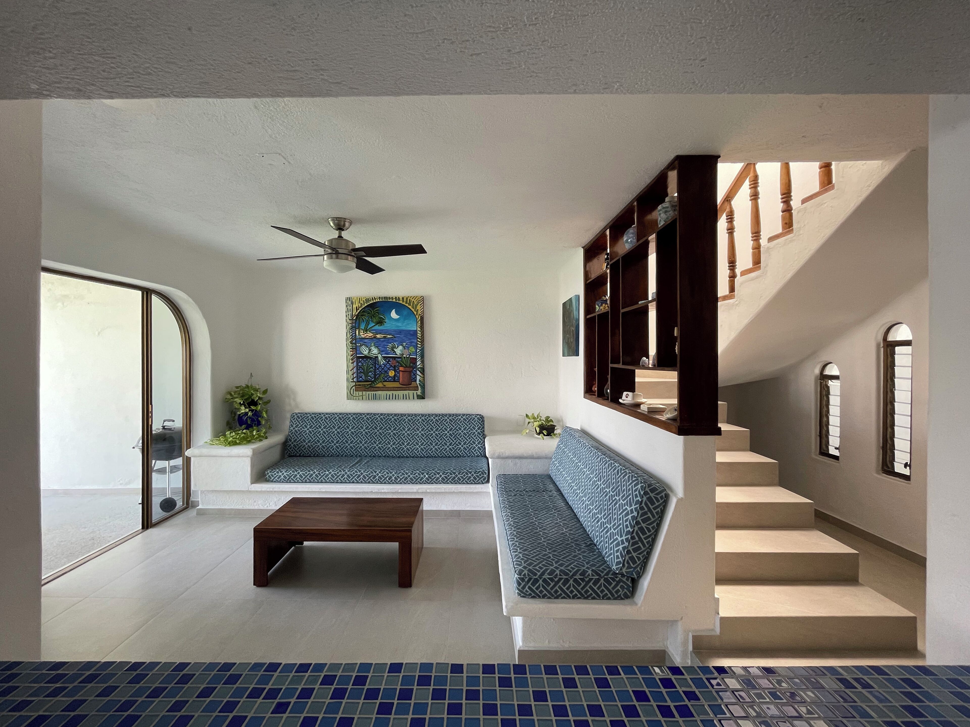 Smart-TV, DVD-Player, Bücher