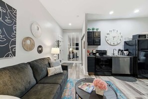 Smart TV, offices - Historic OTR Studio by Findlay Market & Rhinegeist (Cincinnati)